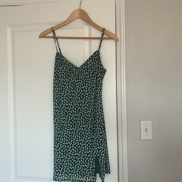 Dark green floral mini dress with slit - Picture 4 of 5